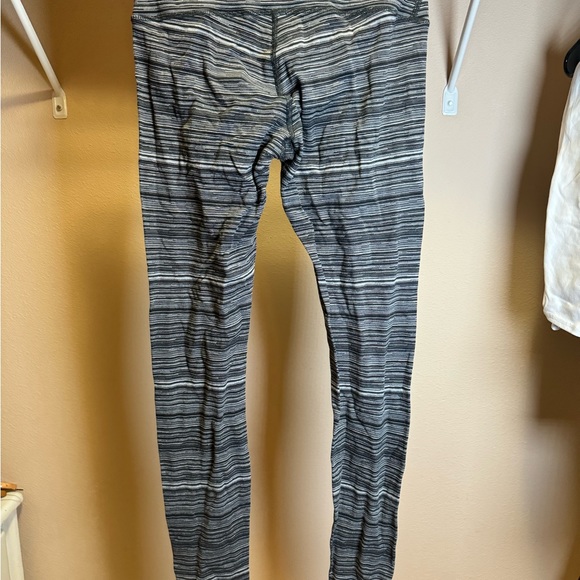 32” Lululemon Wunder Under Pant III in Blurry Belle Battleship Black. Size 6. - Picture 11 of 11